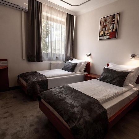 Hotel Bosna 1 Іліджа Екстер'єр фото