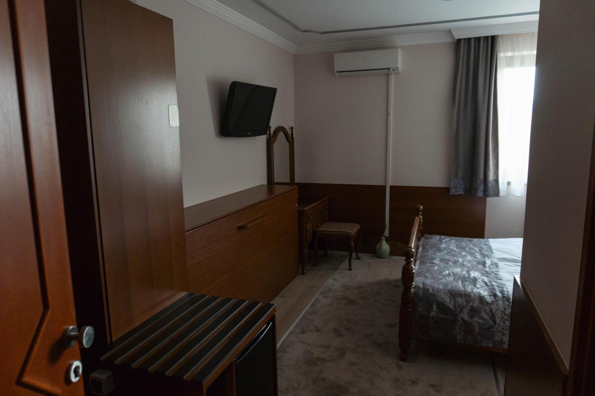 Hotel Bosna 1 Іліджа Екстер'єр фото