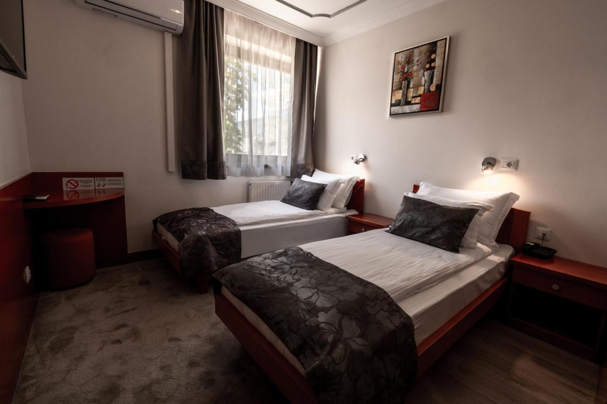 Hotel Bosna 1 Іліджа Екстер'єр фото