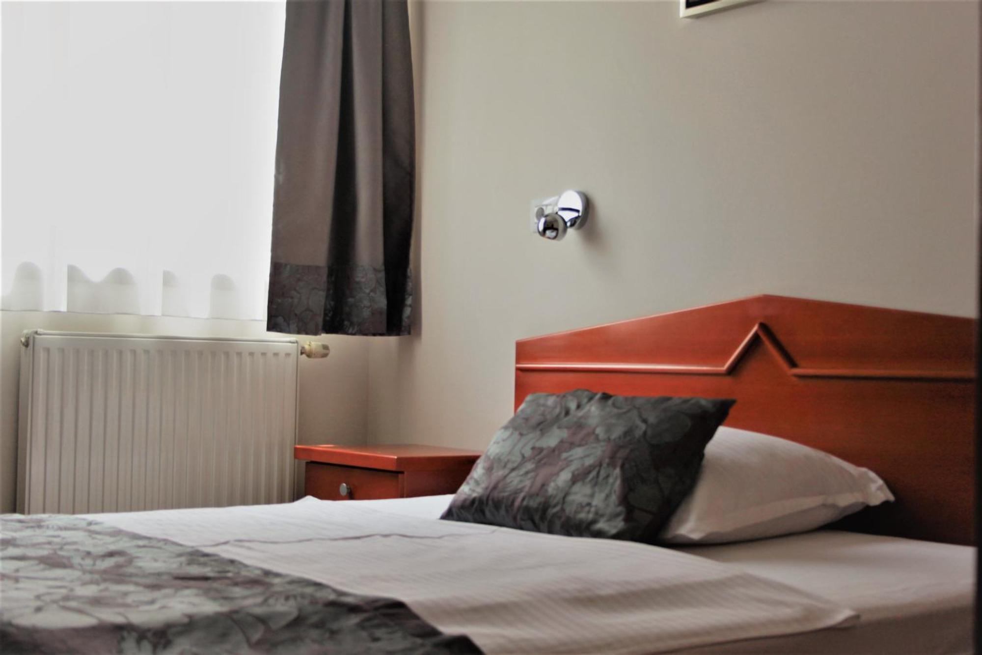 Hotel Bosna 1 Іліджа Екстер'єр фото